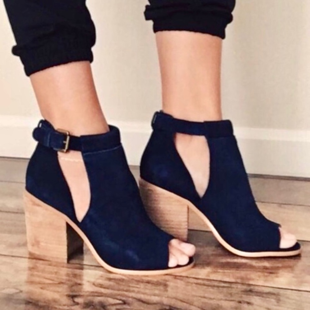 🌿 SOLE SOCIETY FERRIS SUEDE OPEN TOE BOOTIE